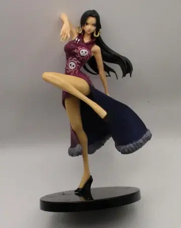 하이킥을 하는 미녀 피규어 상품번호 14번