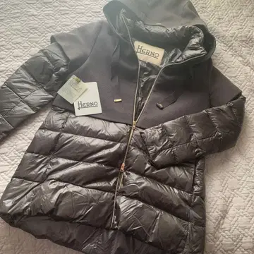 HERNO 잡지 게재 울 이소재 다운 자켓 미들 기장