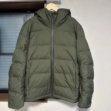 올리브 그린 후드 부착 다운 자켓 M