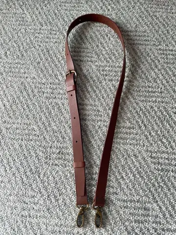 브라운 가죽 백 스트랩