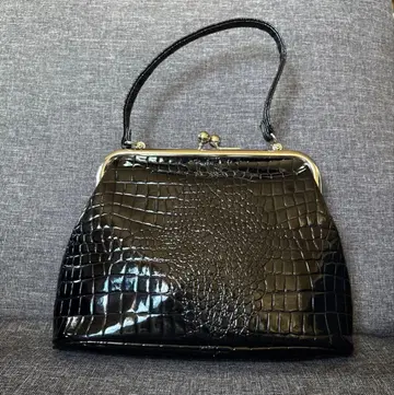 블랙 에나멜 가죽 핸드백