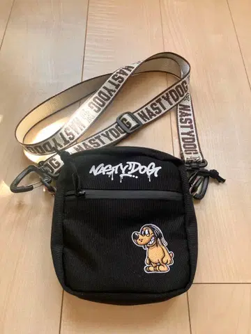 Nasty Dog 블랙 숄더