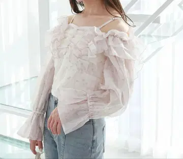 MAJESTIC LEGON 오픈 숄더 프릴 블라우스