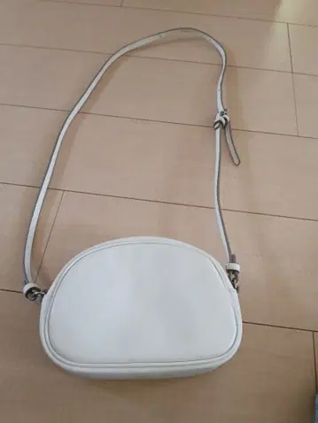 TOPKAPI 화이트 숄더백