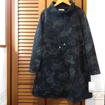 새상품 하이넥 긴팔 튜닉 블랙 문자 프린트