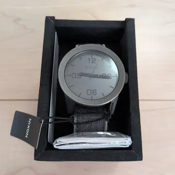 NIXON 데님 스트랩 쿼츠 손목시계