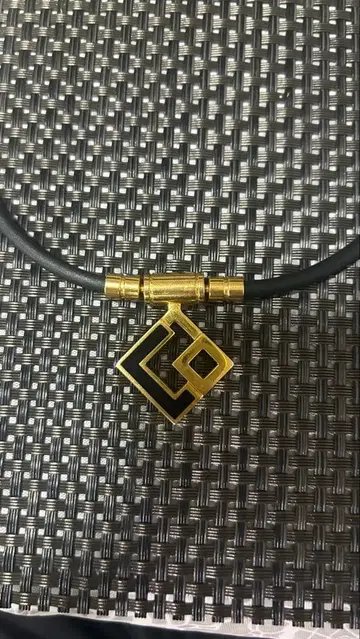 골드 다이아몬드형 목걸이