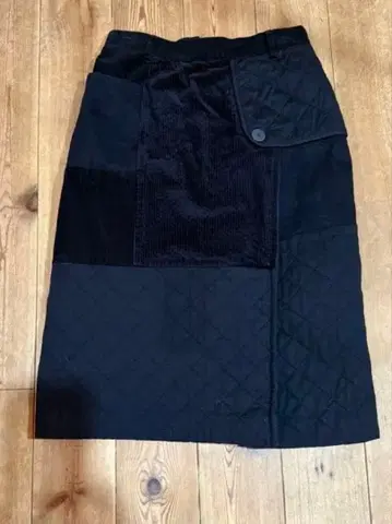 mintdesigns 블랙 패치워크 미디 스커트