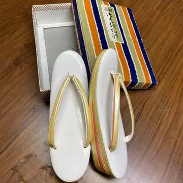 화이트 조리 스트라이프 디자인 박스 포함