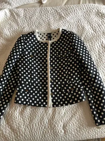 로이스크레용 노카라 도트 무늬 자켓