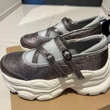 새상품급 니코앤드 오리지널 메니 벨트 스니커즈 실버 핑크 통굽 M