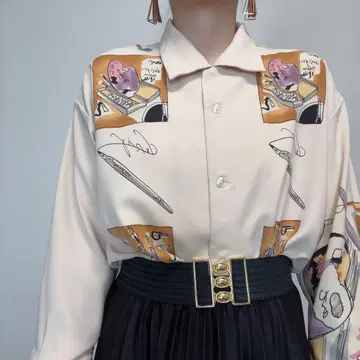 베이지 계열 필기구 만년필 아트 패턴 루즈핏 빈티지 블라우스