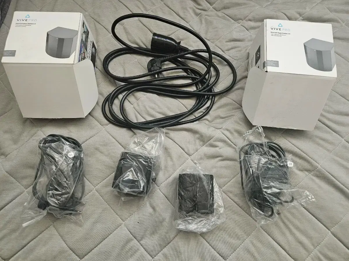 VIVE Pro Base Station 2.0 (2 units) + 220V Extension Cable