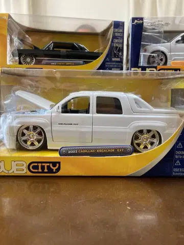 jada 2002 캐딜락 에스컬레이드 EXT 1/24