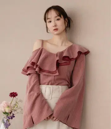mideal 프릴 오프숄더 상의