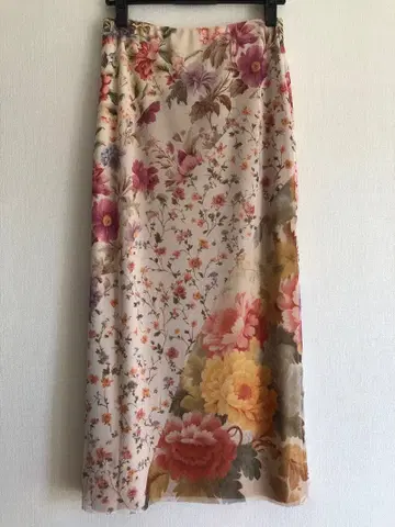 꽃무늬 패치워크 미디 스커트