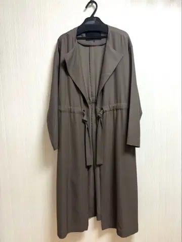 YECCA VECCA 드로스트 개더 가운