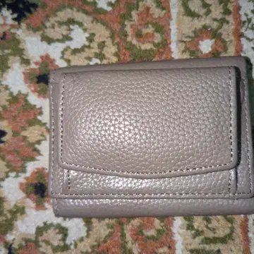 베이지 가죽 3단 폴더형 지갑