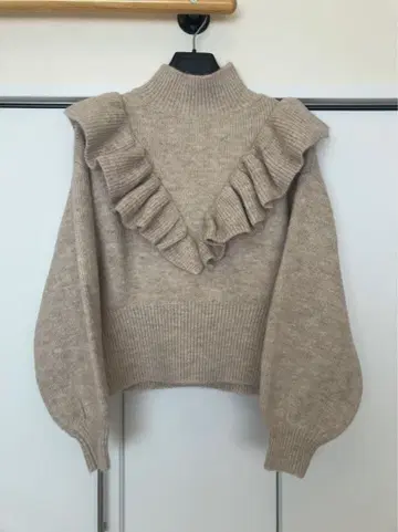 프릴 하이넥 니트 F 사이즈 베이지