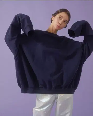 SELENAHELIOS 문 빅 맨투맨 풀오버 네이비