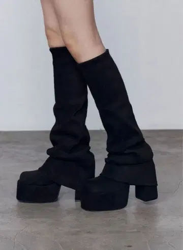 블랙 스웨이드 롱 부츠 플랫폼