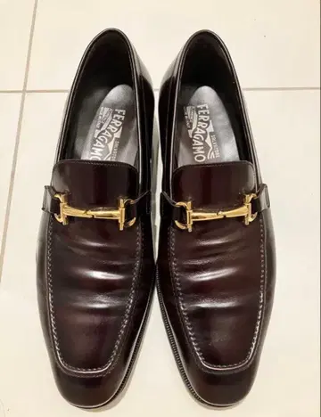 FERRAGAMO 다크 브라운 로퍼