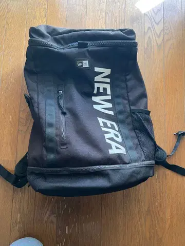 NEW ERA 블랙 백팩
