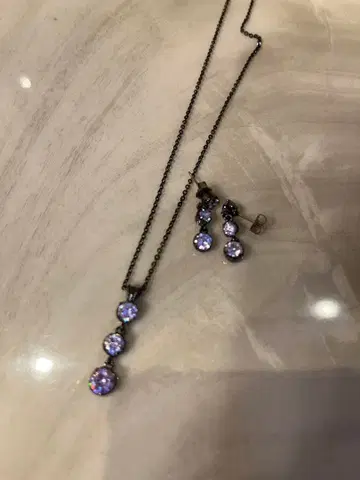 노에비아 어패럴 클리어 스톤 목걸이 귀찌 세트