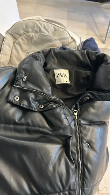 ZARA 블랙 다운 자켓 EU 36