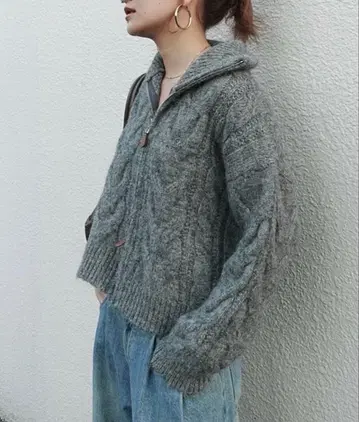 틴 부프 케이블 지퍼 니트