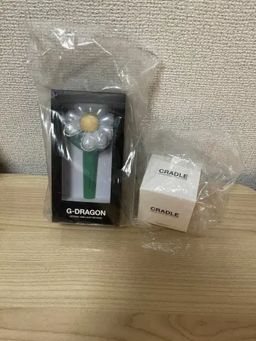 G-DRAGON 꽃 모양 키링 CRADLE