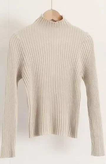 베이지 리브 하이넥 스웨터 긴팔