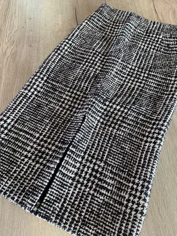 투모로우랜드 글렌체크 타이트 스커트