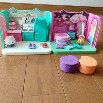 개비, 케이크의 주방 룸 세트와 필로우 캣의 침실 세트