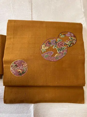 황토색 나고야 오비 상라 자수