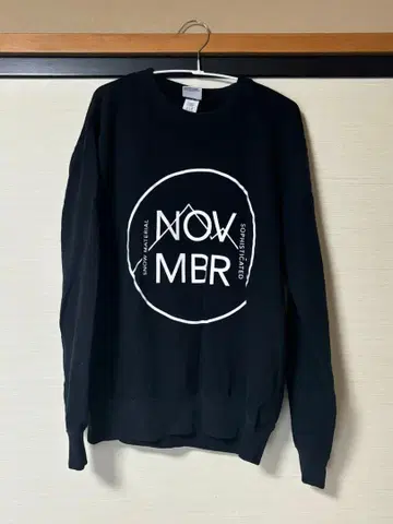 November 트레이닝복