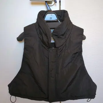 CYAN tokyo 글로시 패딩 베스트 / 숏 기장 충전솜