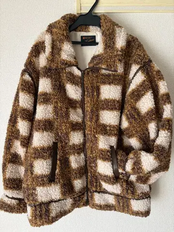 Kastane 브라운 체크 무늬 보아 코트