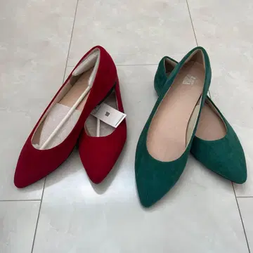 mystic 스웨이드 빨간색 펌프스 그린 펌프스 세트