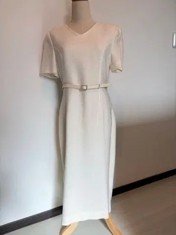 [택 포함 새상품] 총 라메 원피스 화이트 M 사이즈