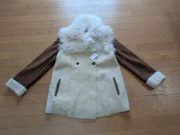 무스탕 코트 크림색과 브라운