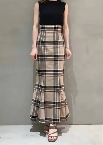 SNIDEL 하이웨스트 타이트 헤므 플레어 체크 스커트 BEG 00