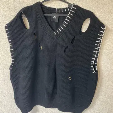 OY 블랙 V넥 니트