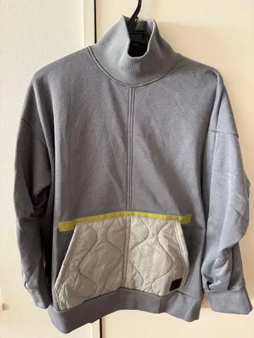 그레이 하이넥 트레이닝복