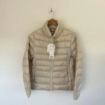 새상품 유니클로 울트라 라이트 다운 자켓 여성용 내추럴 베이지
