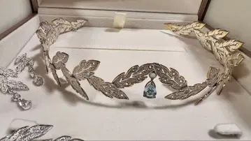 카미타니 타로 디자인 티아라 브로치 귀걸이 3종 세트 새상품급