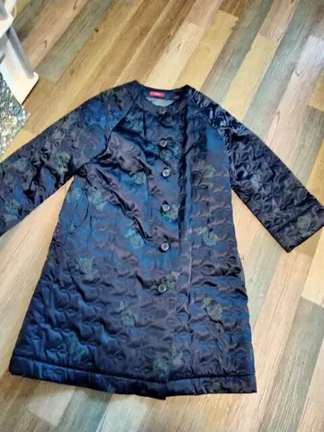 네이비 퀼팅 코트 꽃무늬