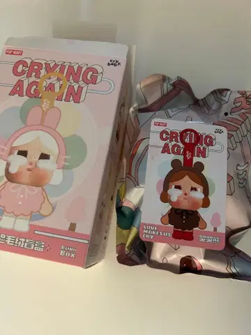POPMART crybaby 클라인 아게인 곰