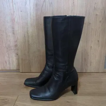 모네 블랙 가죽 롱 부츠 중간 힐