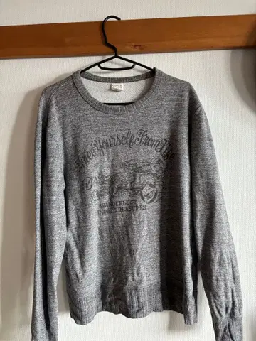 그레이 크루넥 맨투맨